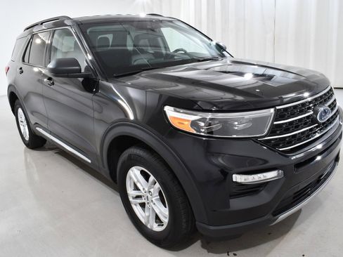 Used 2023 Ford Explorer XLT w/ Equipment Group 202A image 5