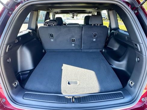 New 2025 Jeep Grand Cherokee Laredo image 5