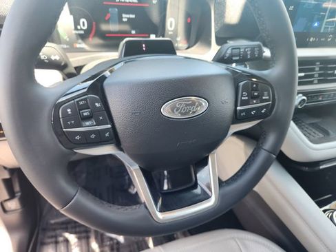 Used 2025 Ford Explorer Platinum w/ Ultimate Package AWD/4WD image 22