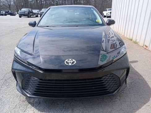 Used 2025 Toyota Camry LE image 9