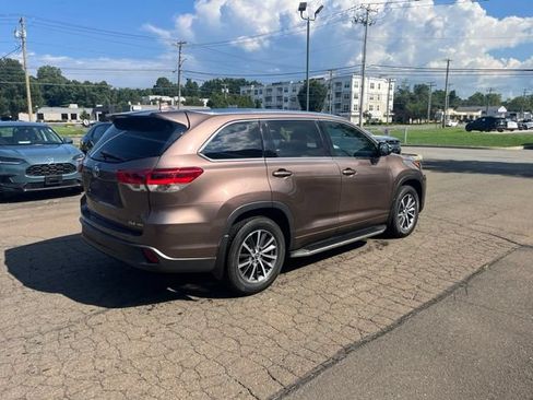 Used 2017 Toyota Highlander XLE AWD/4WD image 14