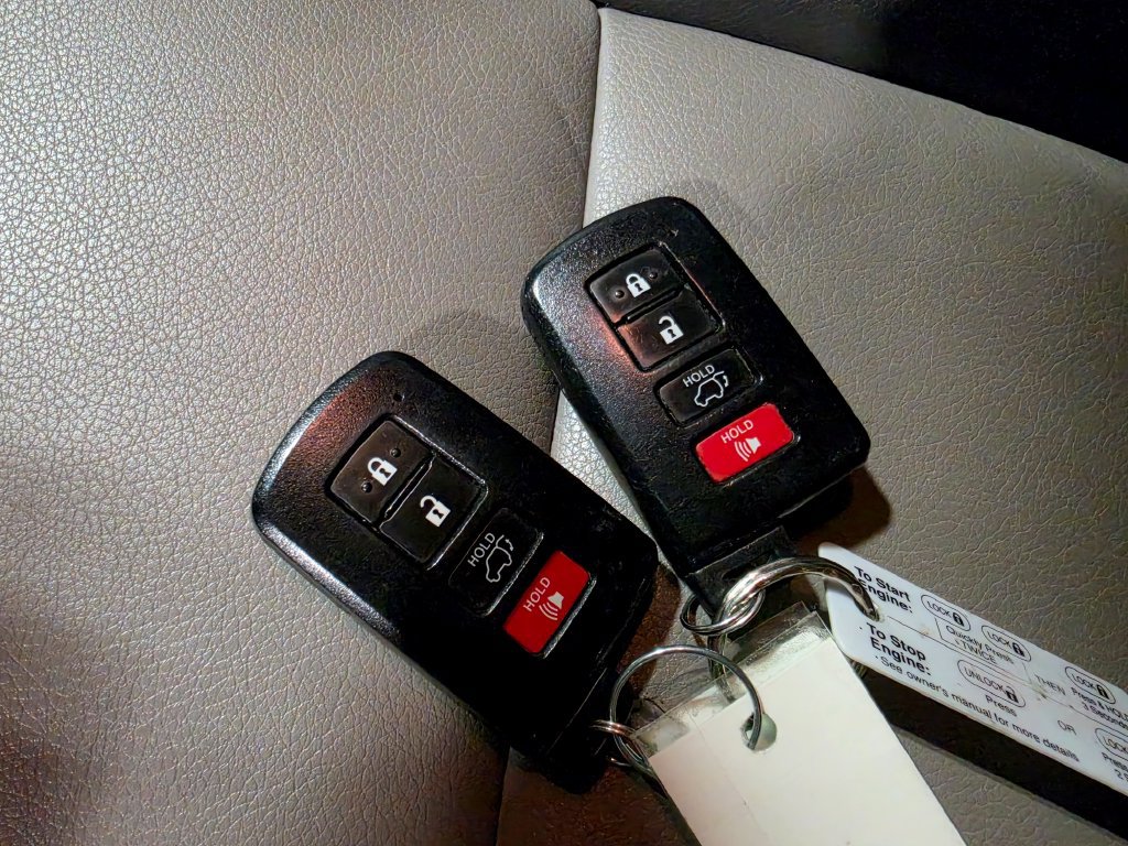 Used 2015 Toyota RAV4 Limited w/ Technology Package AWD/4WD image 10