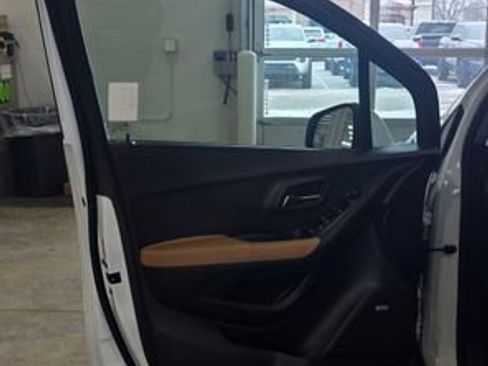 Used 2017 Chevrolet Trax Premier w/ Driver Confidence II Package image 11