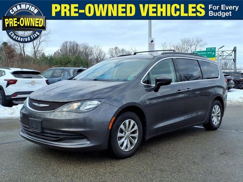 Used 2017 Chrysler Pacifica Touring image 1