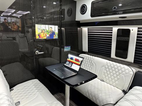 Used 2024 Mercedes-Benz Sprinter 3500 image 22