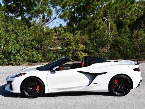 Used 2024 Chevrolet Corvette E-Ray Convertible w/ 3LZ AWD/4WD image 31