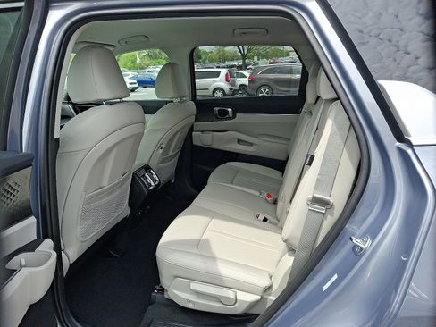 New 2025 Kia Sorento S image 6