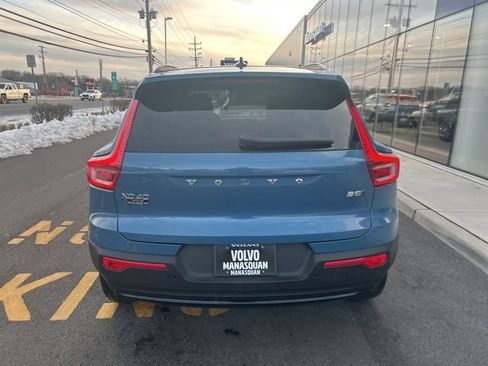 Certified 2025 Volvo XC40 B5 Plus AWD/4WD image 4