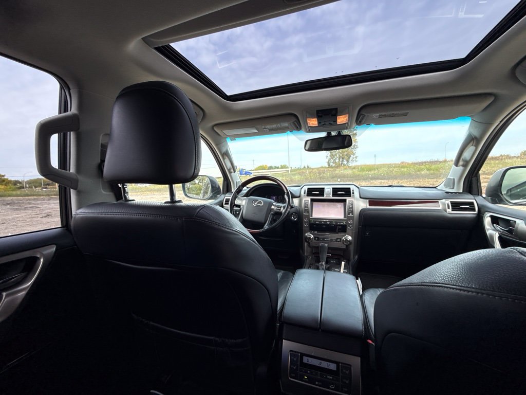 Used 2016 Lexus GX 460 w/ Premium Package AWD/4WD image 24