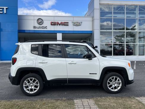Used 2022 Jeep Renegade Latitude image 4
