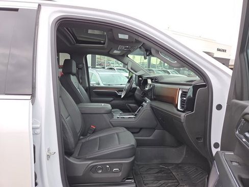 Used 2025 GMC Sierra 3500 Denali AWD/4WD image 17