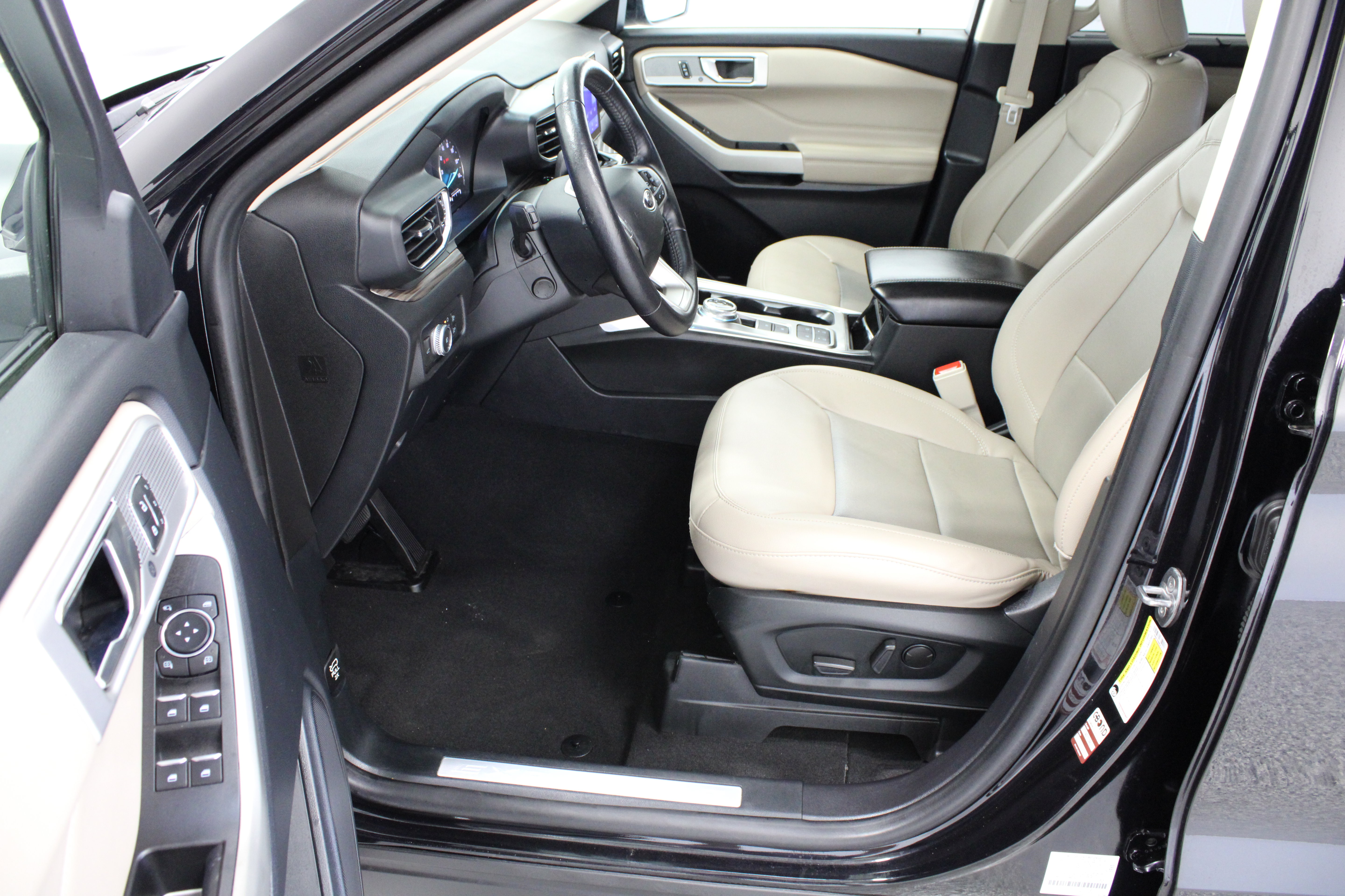 Used 2021 Ford Explorer Limited w/ Equipment Group 301A RWD image 14