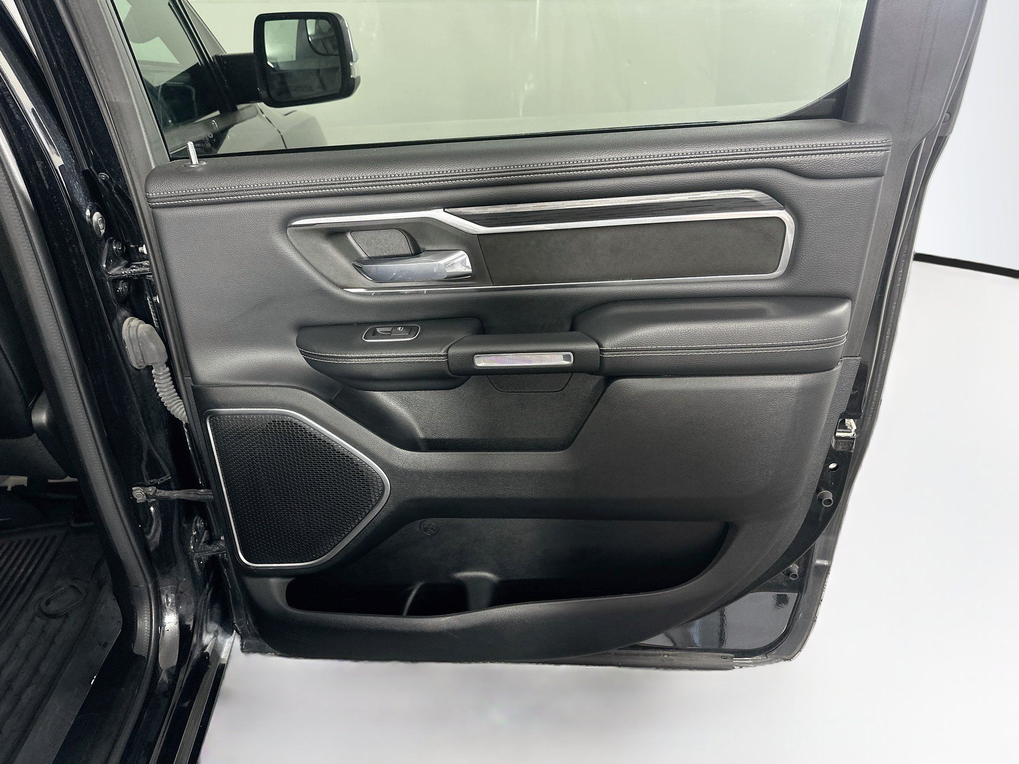 Used 2023 RAM 1500 Laramie AWD/4WD image 30