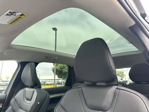 New 2025 Volvo EX90 Plus image 26