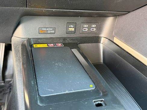 Used 2025 Toyota Camry LE image 27