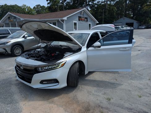 Used 2018 Honda Accord Sport image 12
