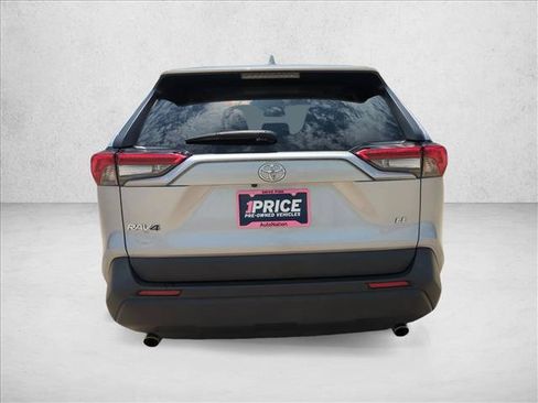 Used 2024 Toyota RAV4 LE FWD image 7