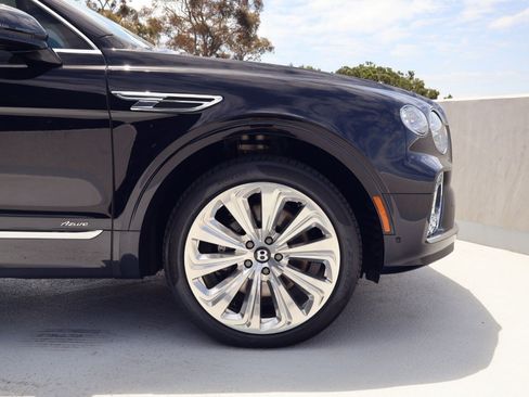 Certified 2023 Bentley Bentayga Extended Wheelbase AWD/4WD image 7