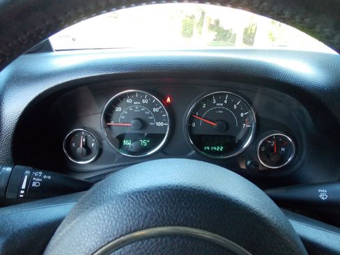 Used 2013 Jeep Wrangler Sport image 12