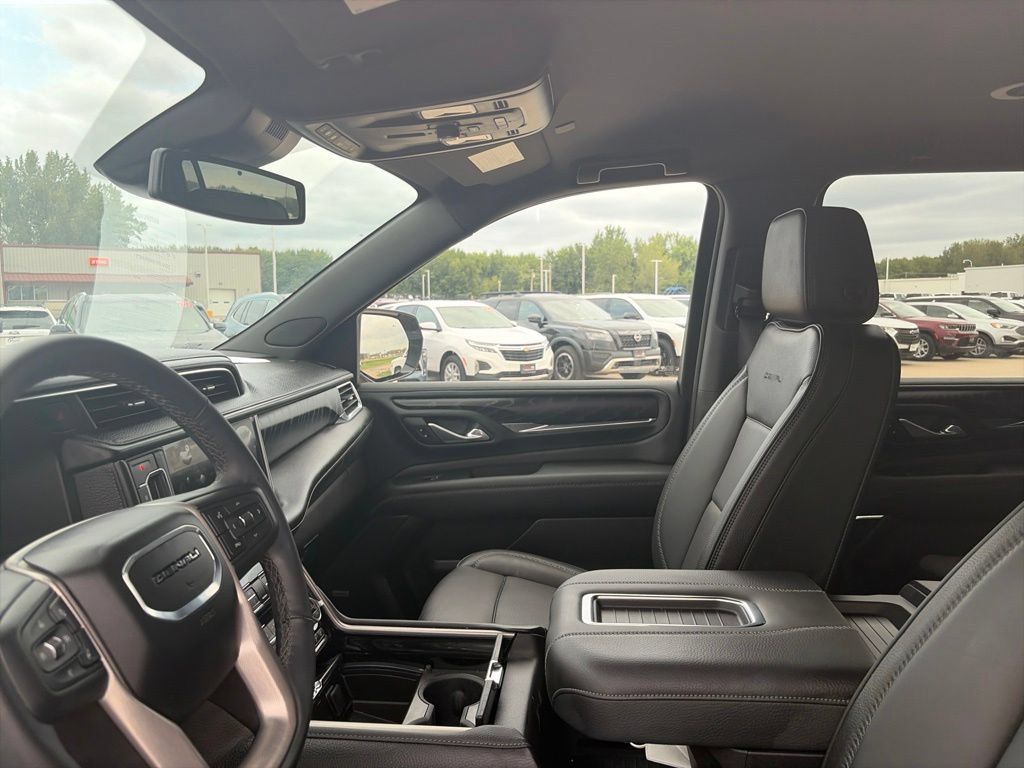 Used 2024 GMC Yukon XL Denali AWD/4WD image 16