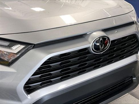 Used 2025 Toyota RAV4 LE AWD/4WD image 31