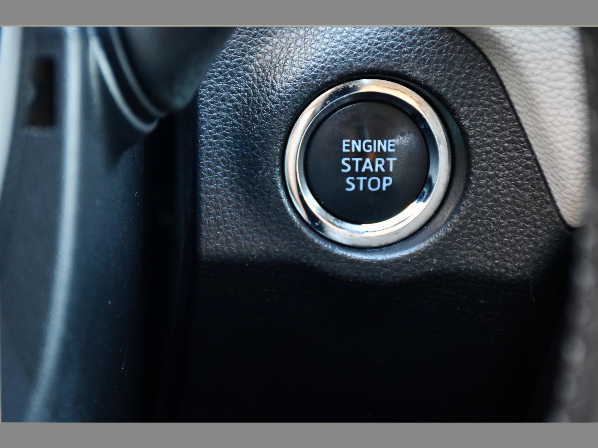Used 2019 Toyota RAV4 Limited w/ Advanced Technology Package FWD image 29