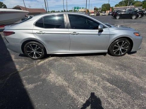 Used 2018 Toyota Camry SE w/ Convenience Package FWD image 7