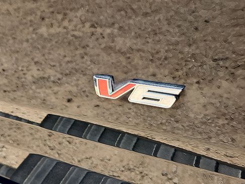 Used 2021 Chevrolet Colorado LT image 9