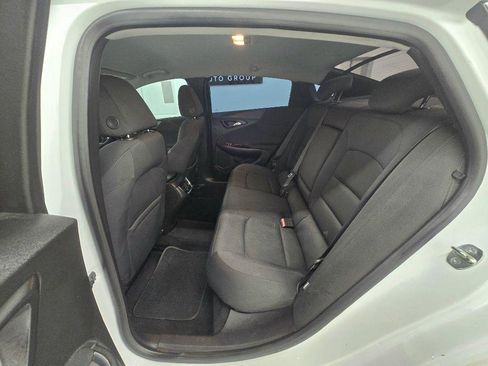 Used 2017 Chevrolet Malibu LT FWD image 13