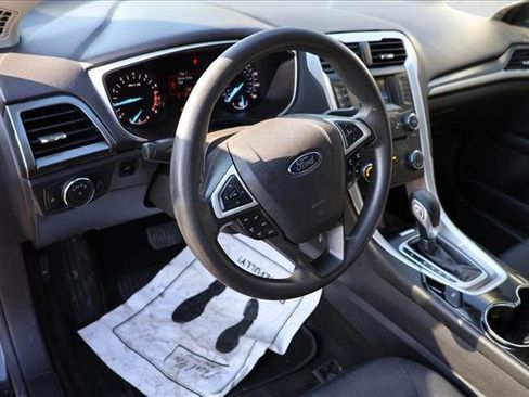 Used 2015 Ford Fusion SE image 11