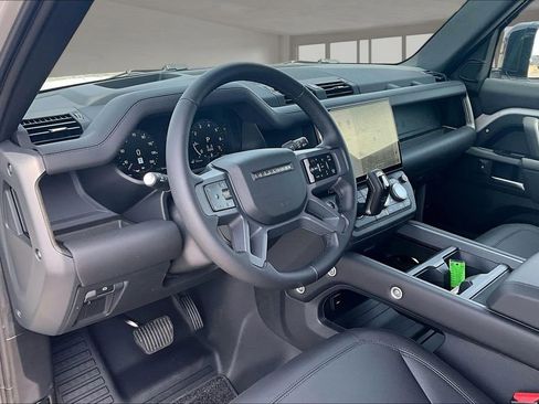New 2026 Land Rover Defender 130 X-Dynamic SE AWD/4WD image 6