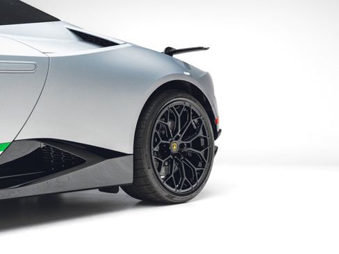 Used 2019 Lamborghini Huracan Performante AWD/4WD image 14