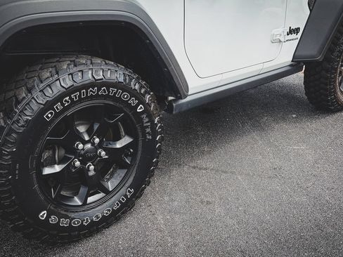 Used 2021 Jeep Wrangler Sport AWD/4WD image 13