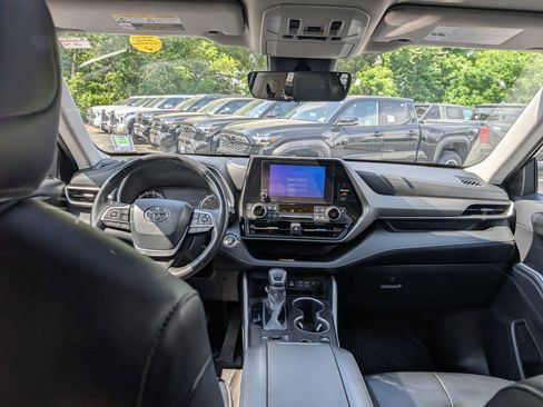 Certified 2024 Toyota Highlander XLE AWD/4WD image 22