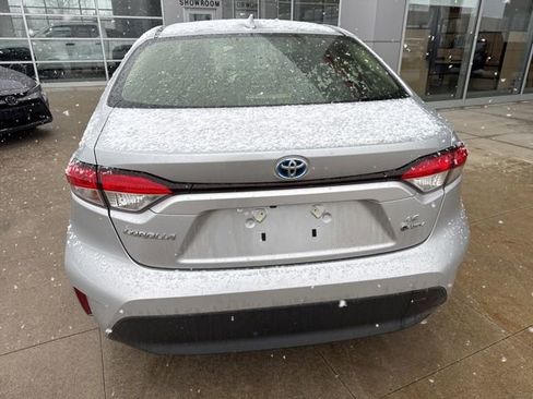 Used 2025 Toyota Corolla LE w/ LE Premium Package image 6