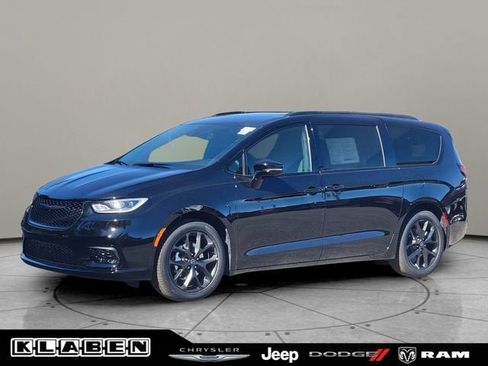 New 2026 Chrysler Pacifica Select w/ S Appearance Package image 1