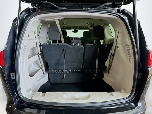 Used 2023 Chrysler Voyager LX image 24