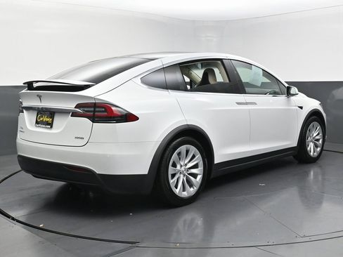 Used 2019 Tesla Model X 100D image 4