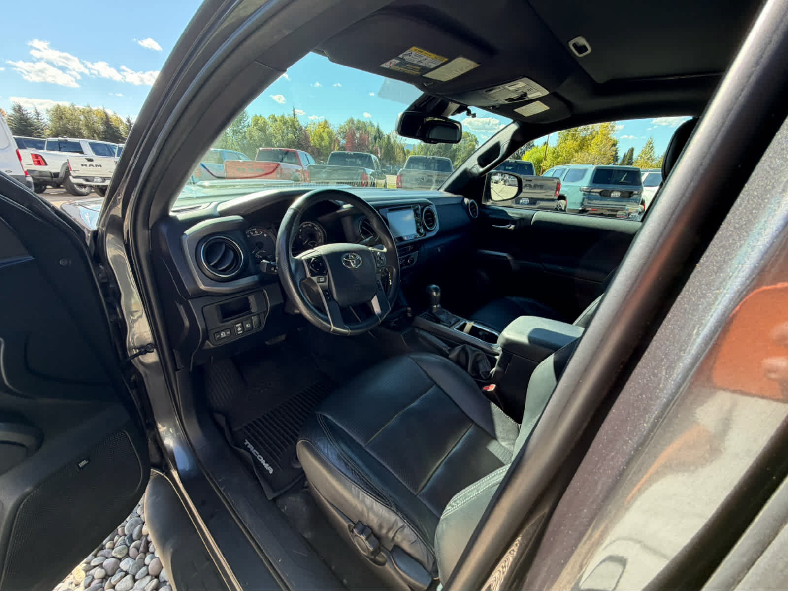 Used 2018 Toyota Tacoma TRD Sport AWD/4WD image 12