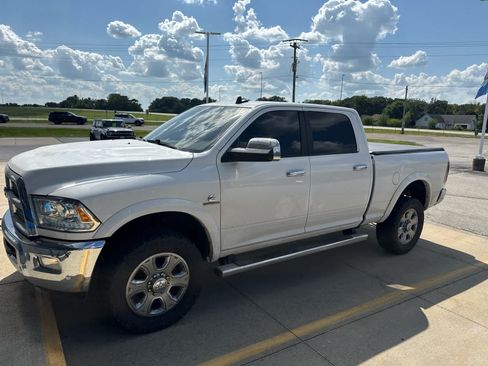 Used 2018 RAM 2500 Laramie w/ Convenience Group AWD/4WD image 2