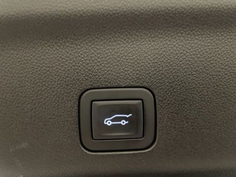 Used 2025 GMC Yukon Denali image 52