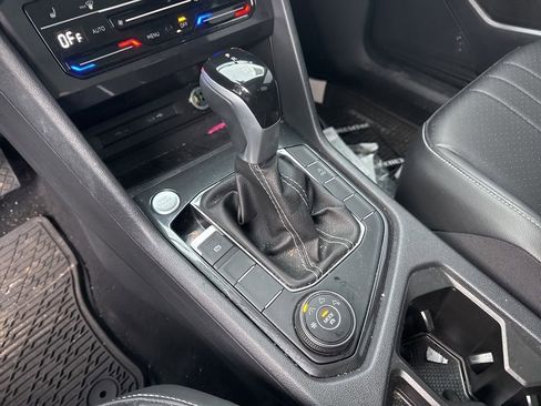 Used 2023 Volkswagen Tiguan SE image 7