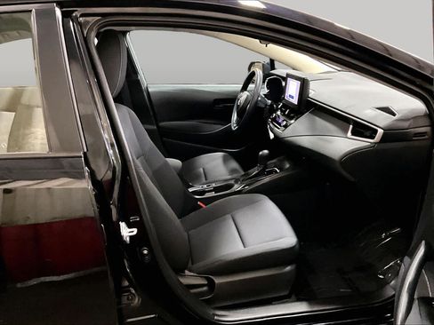 Certified 2025 Toyota Corolla LE FWD image 9