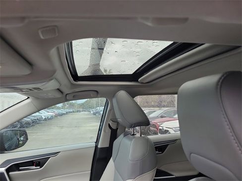 Used 2025 Toyota RAV4 XLE Premium image 15