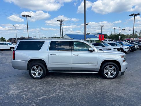 Used 2018 Chevrolet Suburban Premier AWD/4WD image 15