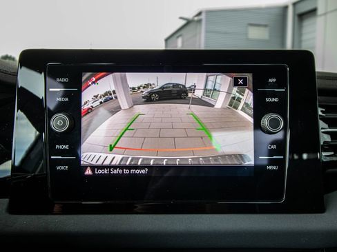 Used 2025 Volkswagen Jetta SE FWD image 41