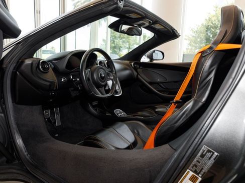 Used 2019 McLaren 570S Spider RWD image 24