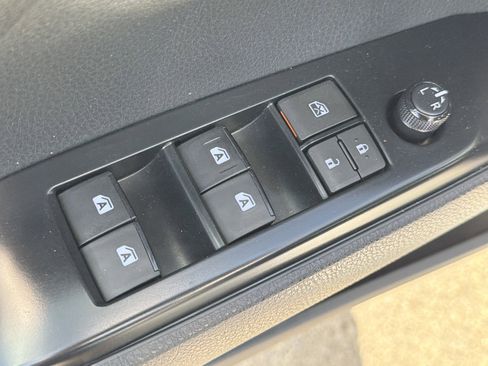 Used 2018 Toyota Camry SE image 24