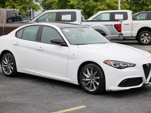 Used 2024 Alfa Romeo Giulia Ti AWD/4WD image 34