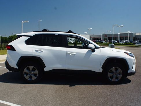 Used 2025 Toyota RAV4 XLE AWD/4WD image 20